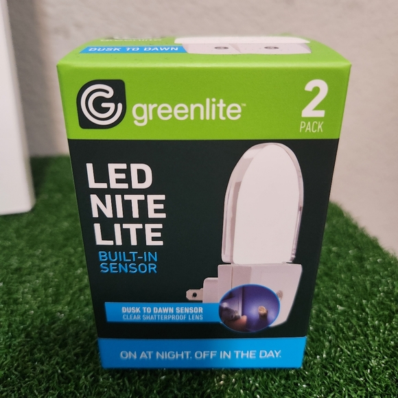 Greenlite LED Nite Lite Built in sensor 2 pack - Picture 1 of 5